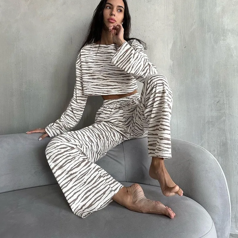 

European American Autumn Fashion Women's Long Sleeve Two Piece Set Comfortable Knitted Loungewear Pajama Shorts Trousers L Size