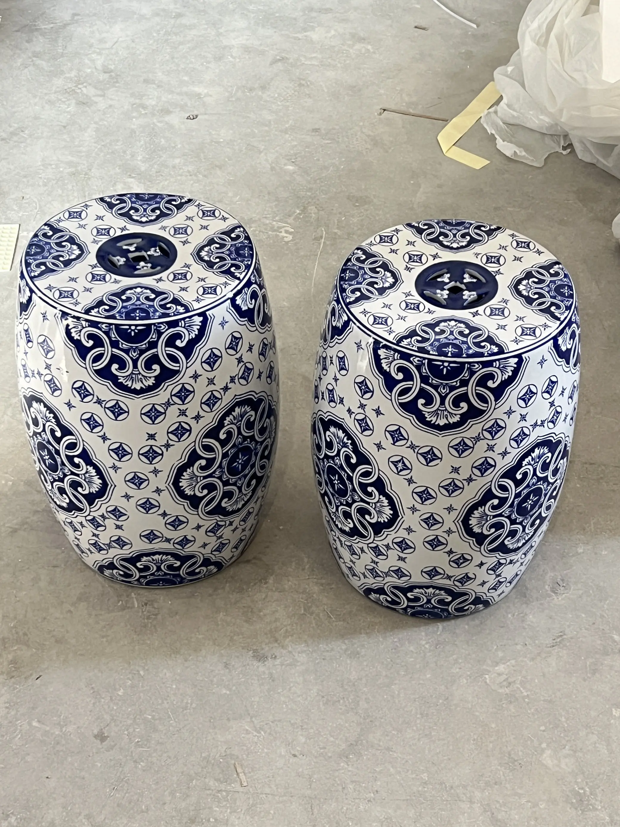 Chinese-style stool, blue and white porcelain striped ceramic drum stool, hollow-out shoe-changing stool, round stool, dressing