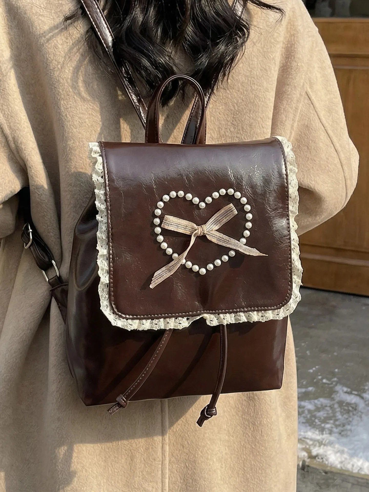 

Advanced Pearl Backpack For Women 2026 New Fashionable Versatile Retro Bow Commuter Backpack Texture PU Leather Lace Backpack