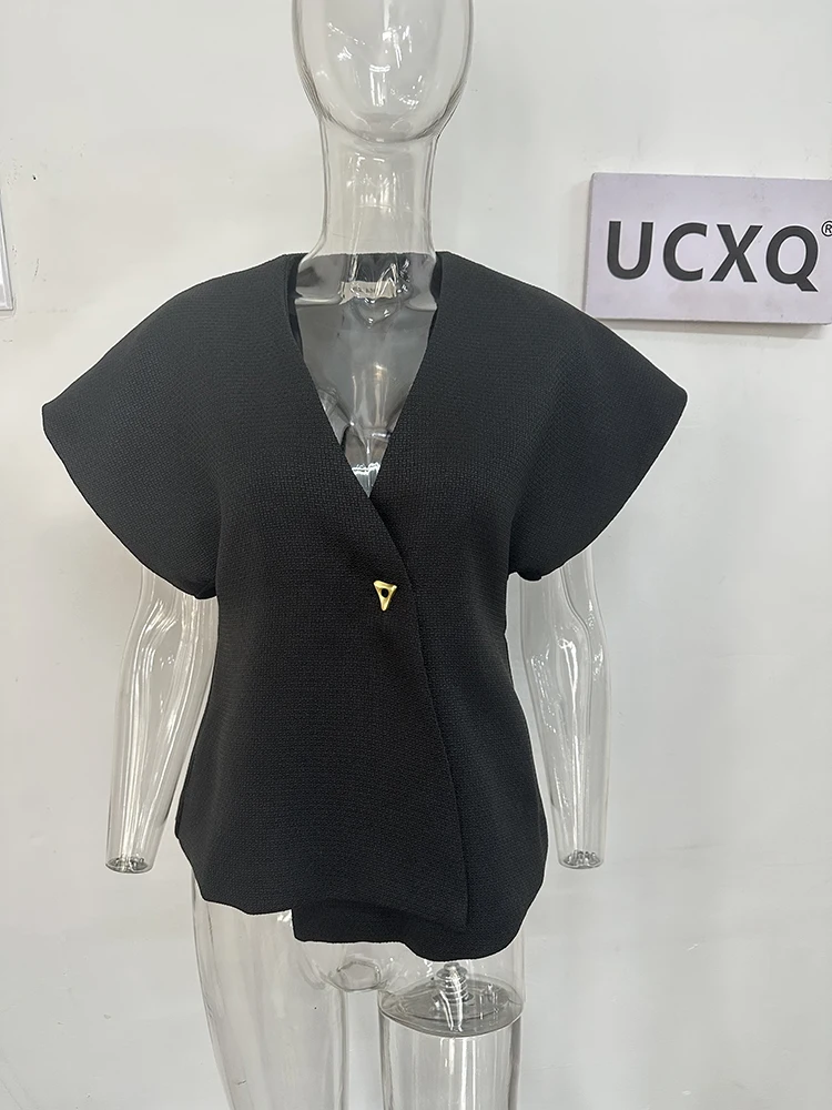 UCXQ Irregular Metal Buttons Short Sleeve V-neck Women Shirt  Casual Black Vests Tops Female Fashion Tide Summer 2023 New A1922