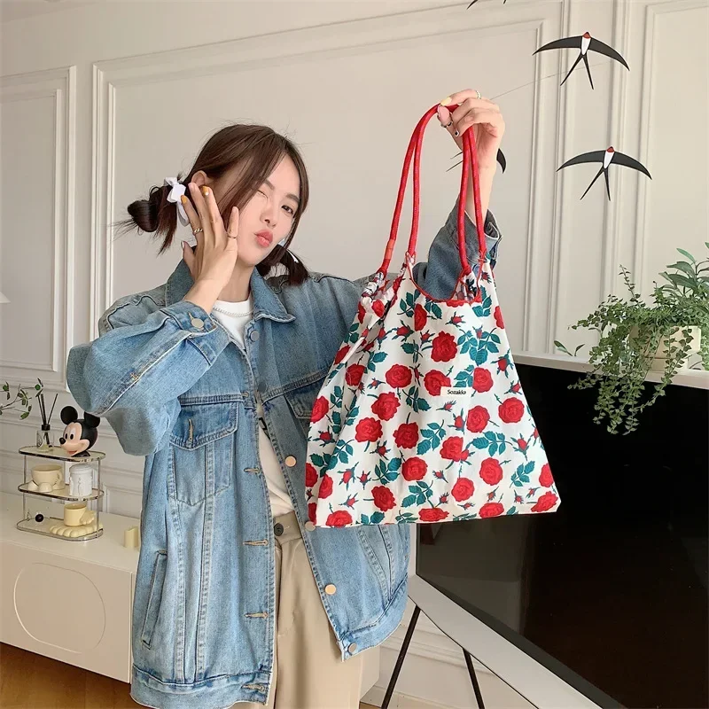1pcs Korean Style Summer Large Capacity Shoulder Bag Travel Drawstring Shopping Bag Fresh Floral Print Tote Bag Underarm Bag