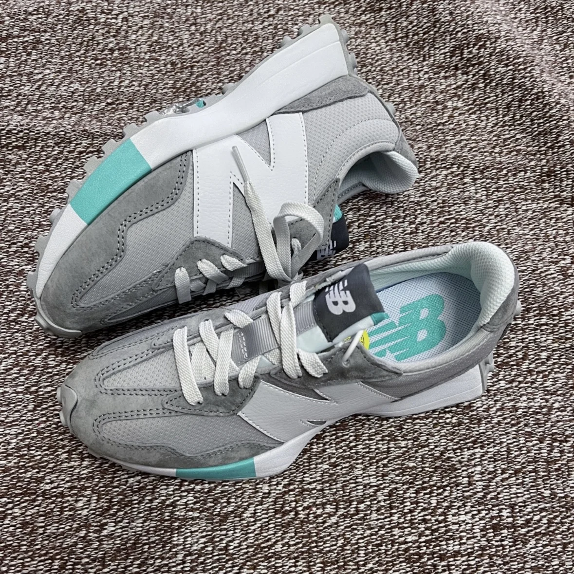 حذاء الجري New Balance NB 327 Retro Fashion Fabric ذو القطع المنخفضة، طراز للجنسين، رمادي أزرق