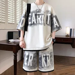 6XL Tuta sportiva da uomo di grandi dimensioni Nuovo coreano High Street Fashion T-shirt Pantaloncini Set da due pezzi da uomo Collo retrò Top Abiti firmati da uomo