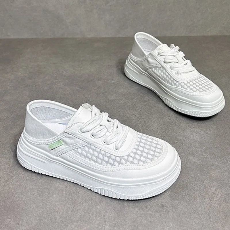 أحذية رياضية نسائية شبكية بيضاء 2025 تصميم صيفي جديد قابل للتنفس كاجوال عصري متعدد الاستخدامات برباط علوي نعل سميك للنساء #5