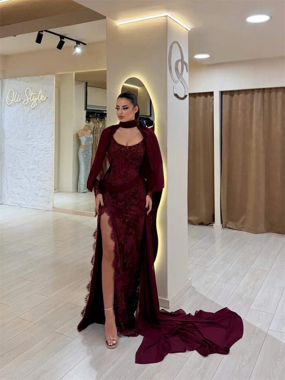 カスタマイズされたバーガンディゴージャスレースマーメイドサイドハイ スリットフォーマルイブニングドレス、取り外し可能な袖付き、ウェディングドレス、プロムガウン