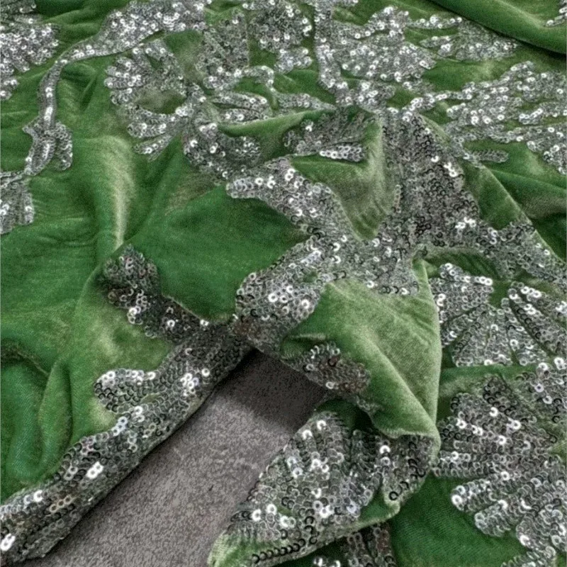 하이 엔드 맞춤형 신제품 그린베이스 실크 벨벳 실버 파인 중공업 자수 패브릭 탑 세트