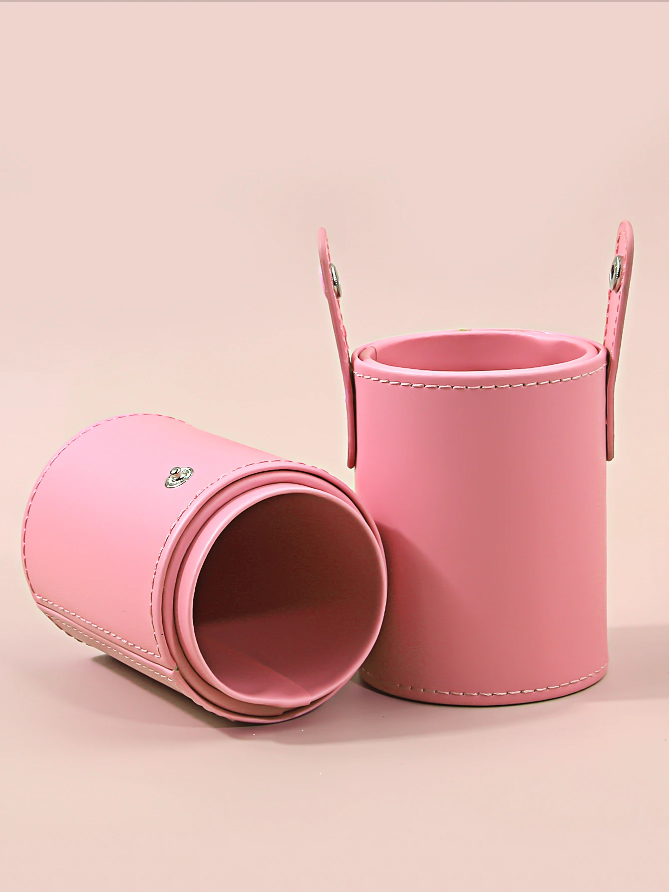 ชุดแปรงแต่งหน้าสีชมพู 15 ชิ้น รุ่นใหม่ ปี 2025 พร้อมถังเก็บ ขนแปรงนุ่ม สำหรับรองพื้น บลัชออน อายแชโดว์ ใช้ได้ทุกวันและพกพาสำหรับการเดินทาง