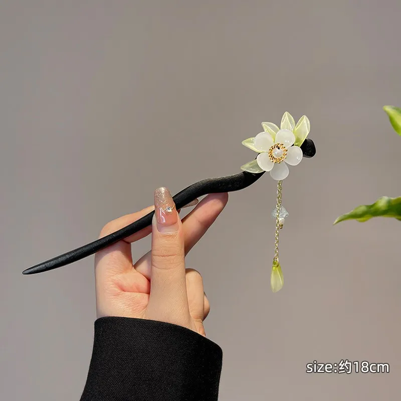 Ancient Pearl Lily Fringe Hairpin New Chinese Back Head Hair Clip Simple Elegant Step Shake Antique Hair Accessories