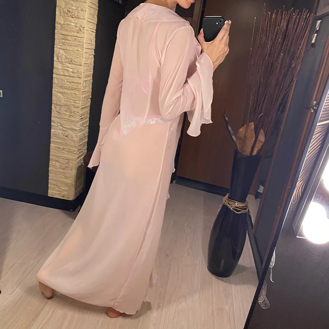 Neues, verführerisches Oberteil mit V-Ausschnitt, Rüschen und langen Ärmeln aus Chiffon, als Strandkleid oder als Überwurf, Strandmode, Damenmode, V5976. – Detail 13