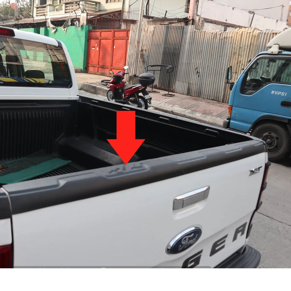 Heckklappen-LKW-Verkleidung für Ford Ranger Wildtrak 2012 2013 2014 2015 2016 2017 2018 2019 2020 2021 2022 Ladebett schienen schutz – Detail 8