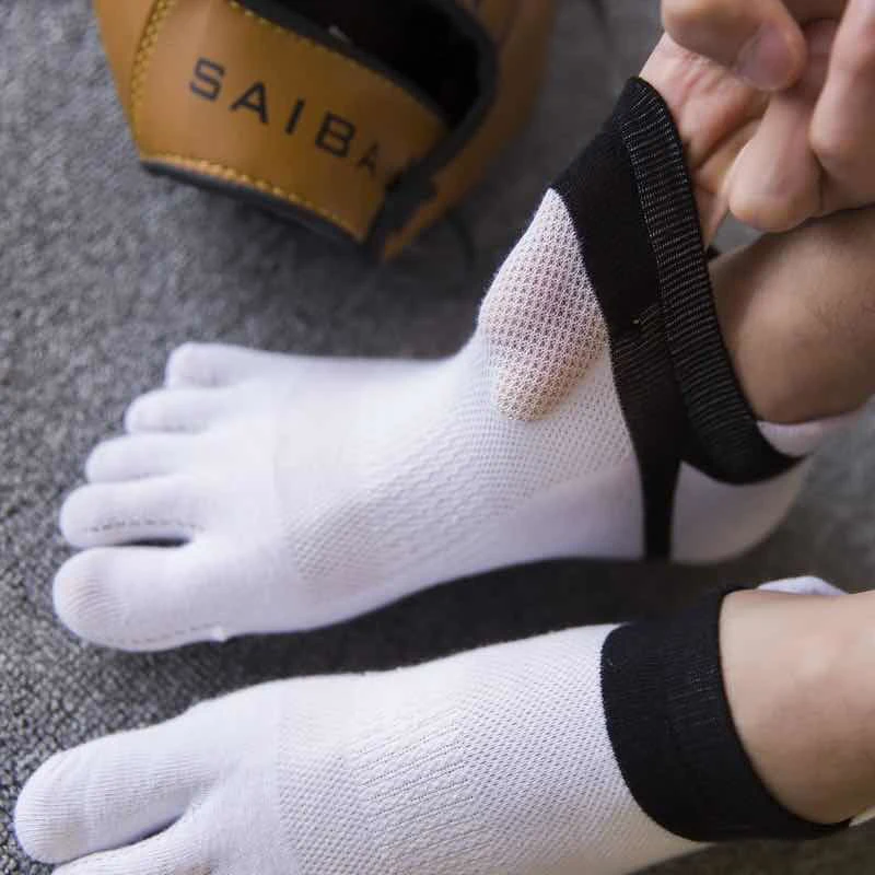 Comfortable And Breathable Men's Sports 5 Finger Socks Ideal For Football, Running, Basketball And Fitne