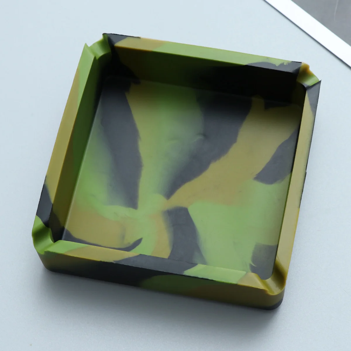 

Silicone Ashtray Square Camouflage High Temp Resistant Unbreakable Eco Friendly Non Toxic Odorless Flexible Easy Clean