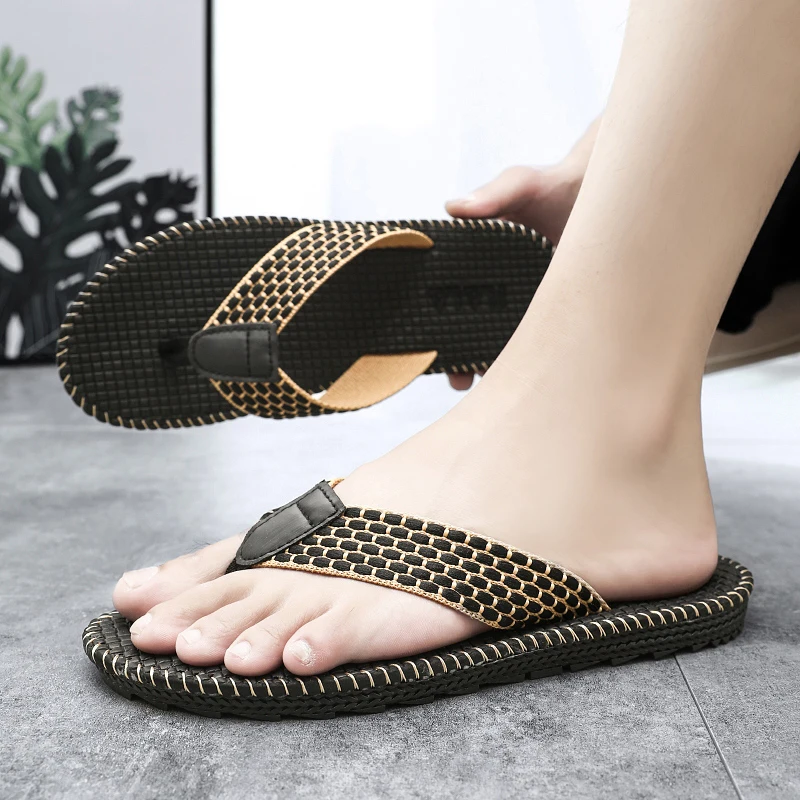 メンズ向けの新しい夏のカジュアルでファッショナブルなビーチサンダル、アウトドアウォーキング、メンズ用ビーチサンダル、そしてメンズ用サイズ45のスリッパ