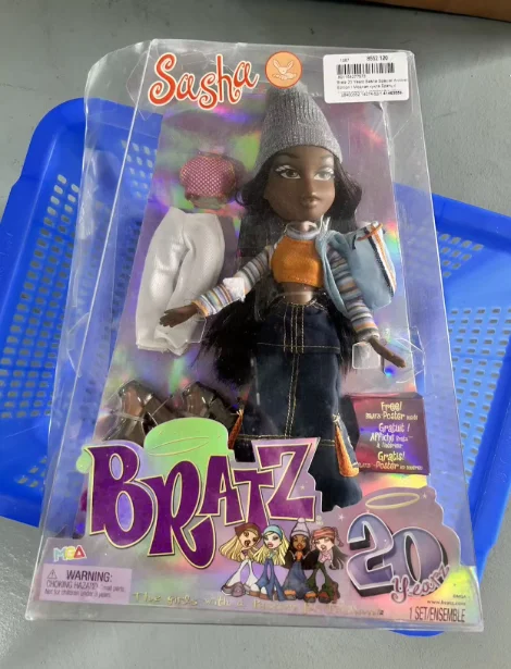 Original Bratz 20 Yearz Special Edition Fashion Doll Cloe Jade