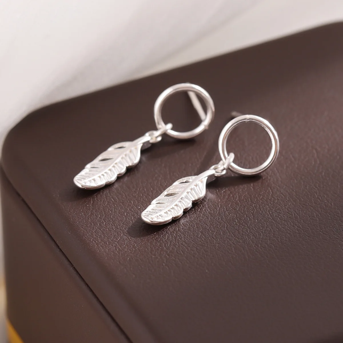 

New Fashion Sweet Leaf Artistic Style 925 Sterling Silver Jewelry Simple Popular Stud Earrings E167