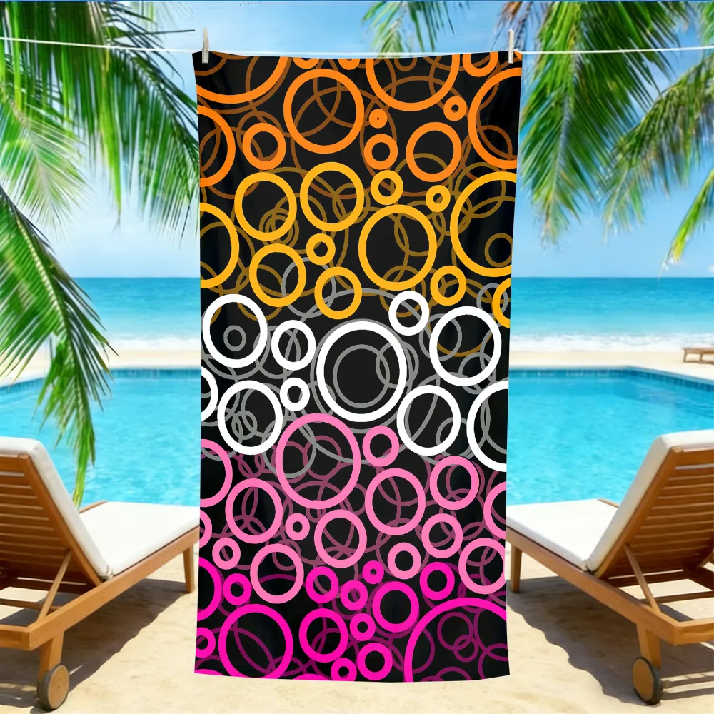 

Пляжное полотенце Gradient Circle – большое, быстросохнущее, не впитывающее песок, с принтом в виде кольцевых узоров от оранжевого до розового цвета.