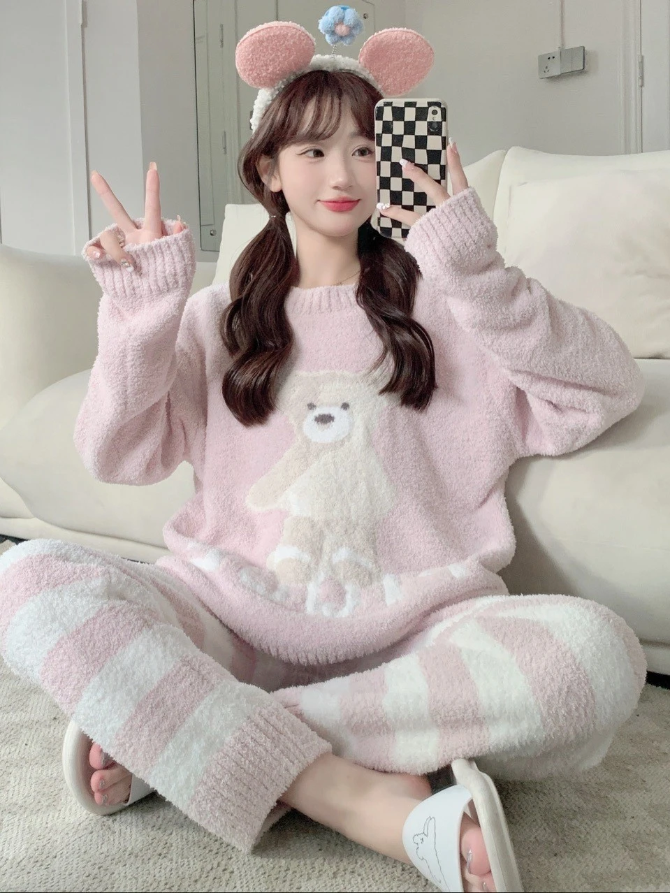 

Осенне-зимний утепленный комплект домашней одежды для родителей и детей: мягкий плюшевый худи с капюшоном и длинными рукавами, с милым принтом медведя, круглый вырез горловины.