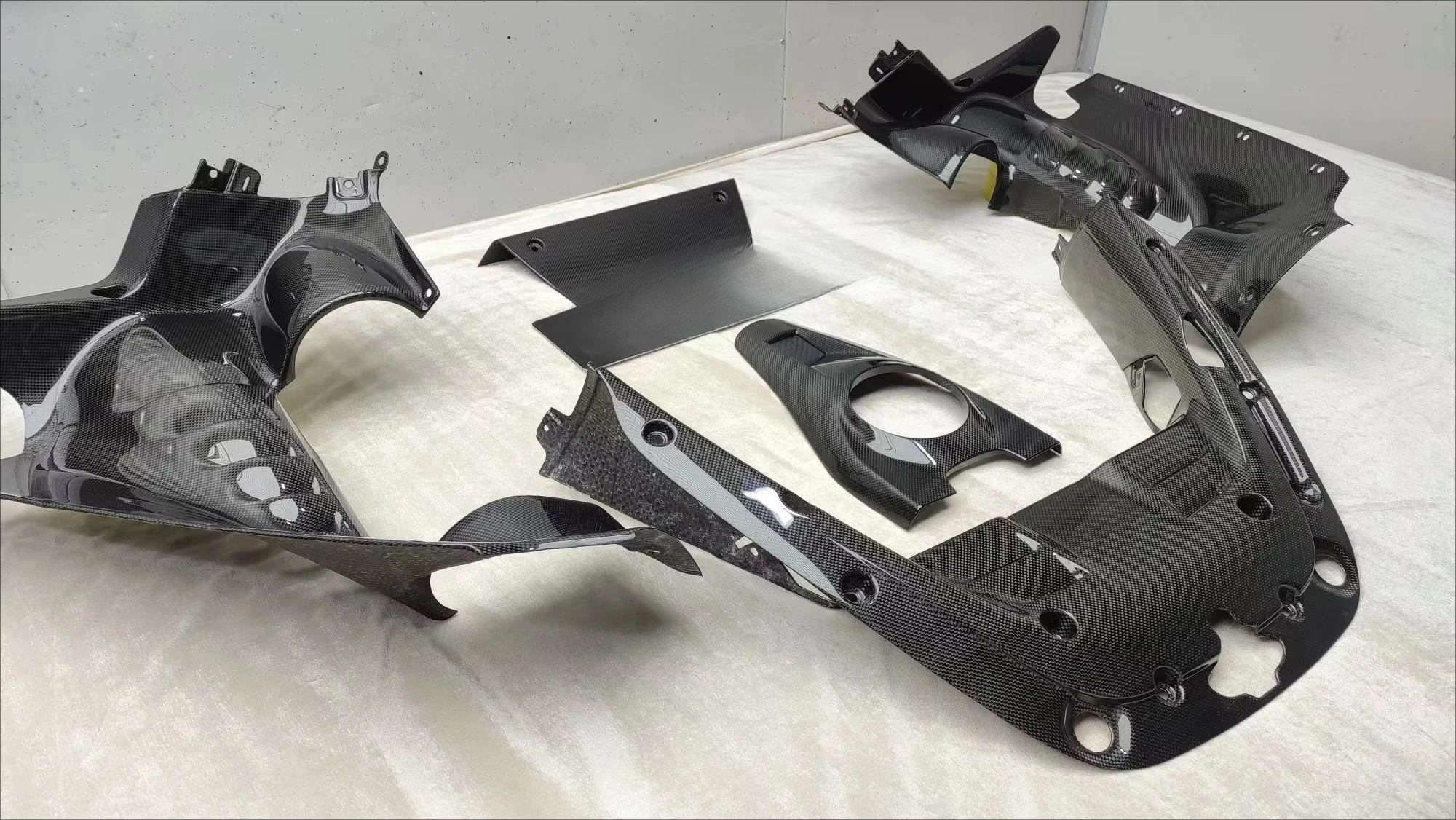Applicable to the Modification of SF90 Engine Hood to Dry Carbon Fiber Kit
