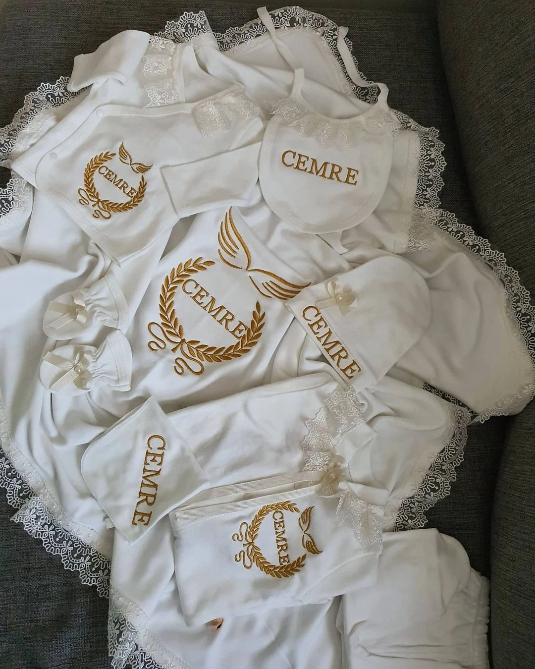Dollbling 10pcs Wings Outfits Any Name Personalized Laurel Tree Embroidery Gift Baby Pajamas Hat Welcome Home Ceremonial dress