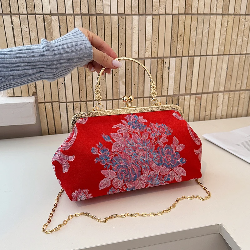 

New Embroidered Ladies Handbag Small Metal Chain Single Shoulder Bag Floral Crossbody Women's Bag Ethnic Style Shell Bag