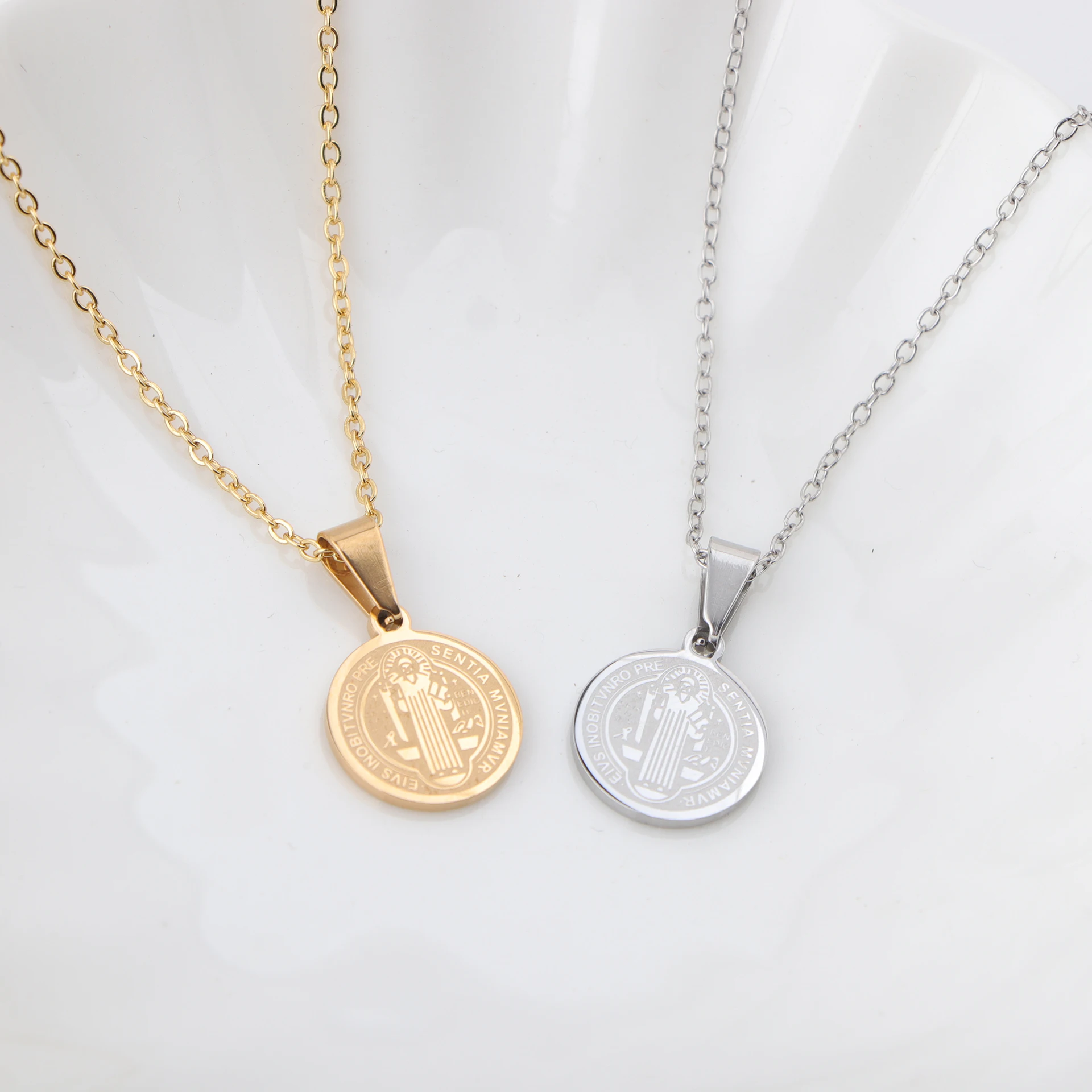 5pcs/lot Stainless Steel Anniyo St. Barbe Catholic Patron Charms Saint St. Benedict Holy Medal Pendant  Religious Gifts Necklace