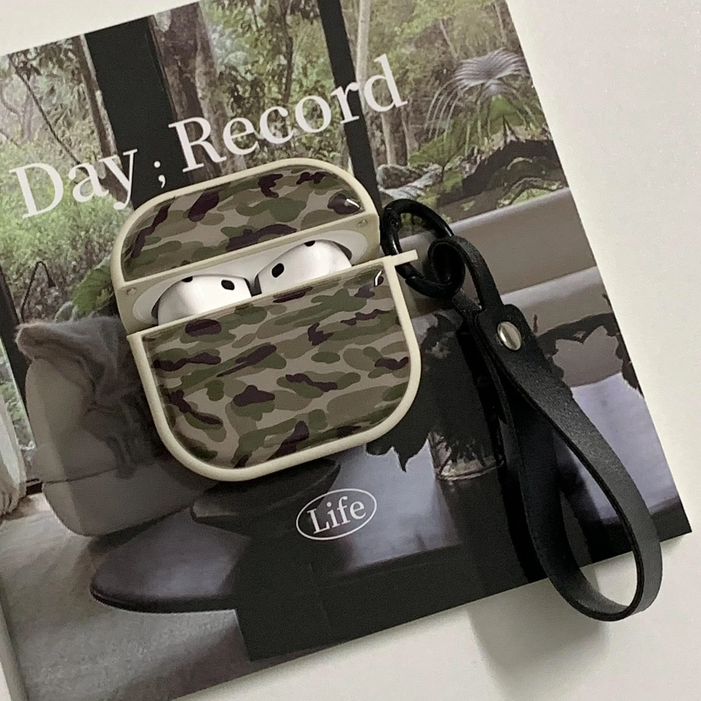 磁気ドラムバッグ迷彩 + レザーロープ Apple に適しています Airpodspro2 ケース/Airpodspro ケース/Airpods4 ケース/Airpods3 ファッション/シンプルなイヤホンケース