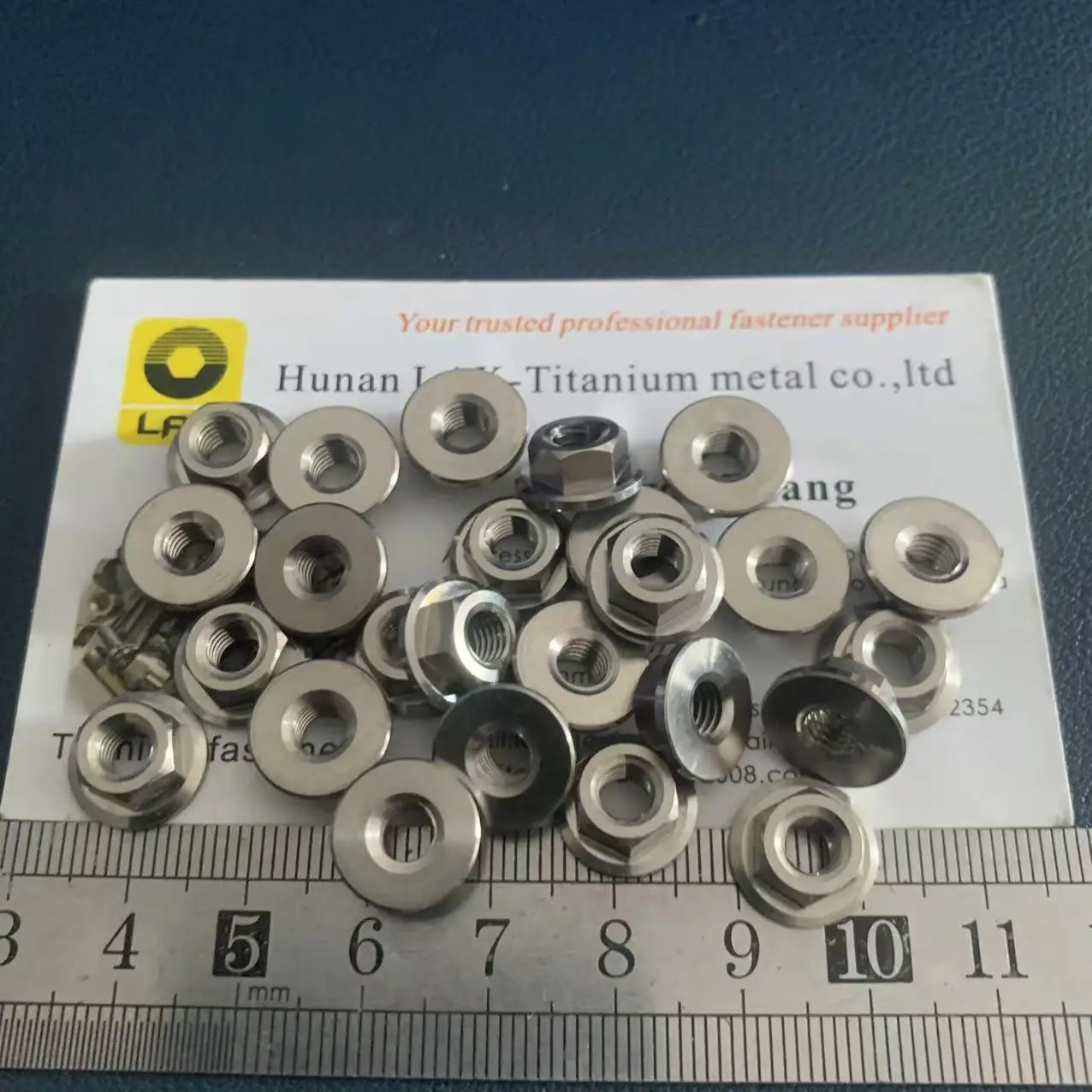 Titanium Hexagon Flanged Nut DIN6923 Gr5 M4 M5 M6 - High-Strength Machine Screw Thread Fastener for Industrial Use
