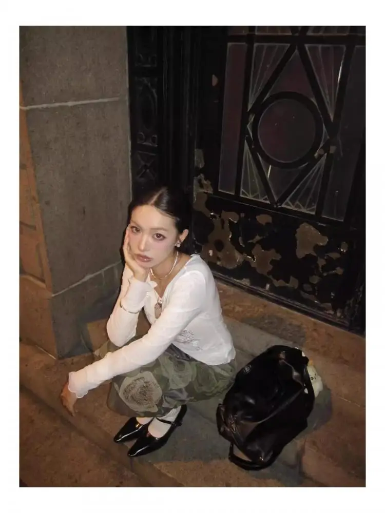 Yedinas ملابس الشارع الشهير ملابس علوية شبكية ضيقة بأكمام طويلة تي شيرت جرافيك موضة كورية 2000s ملابس Y2k تي شيرت نسائي ربيعي أنيق