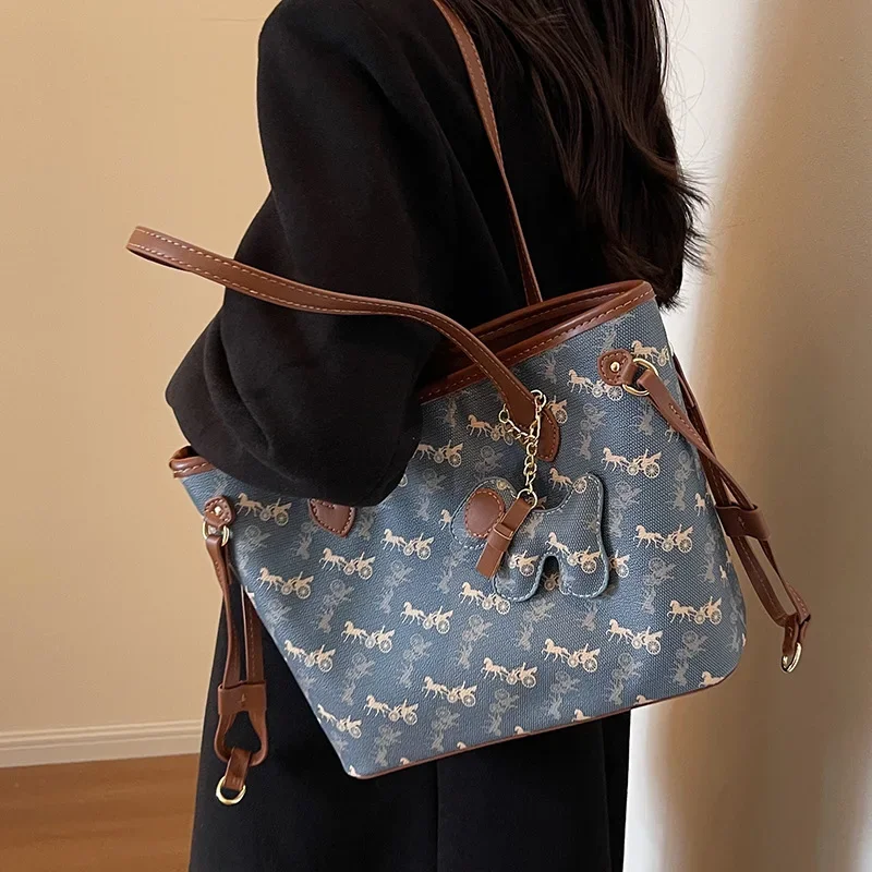 Large capacity handbag versatile for women Luxury designer new fashion casual shoulder bag with texture class shopping tote bag