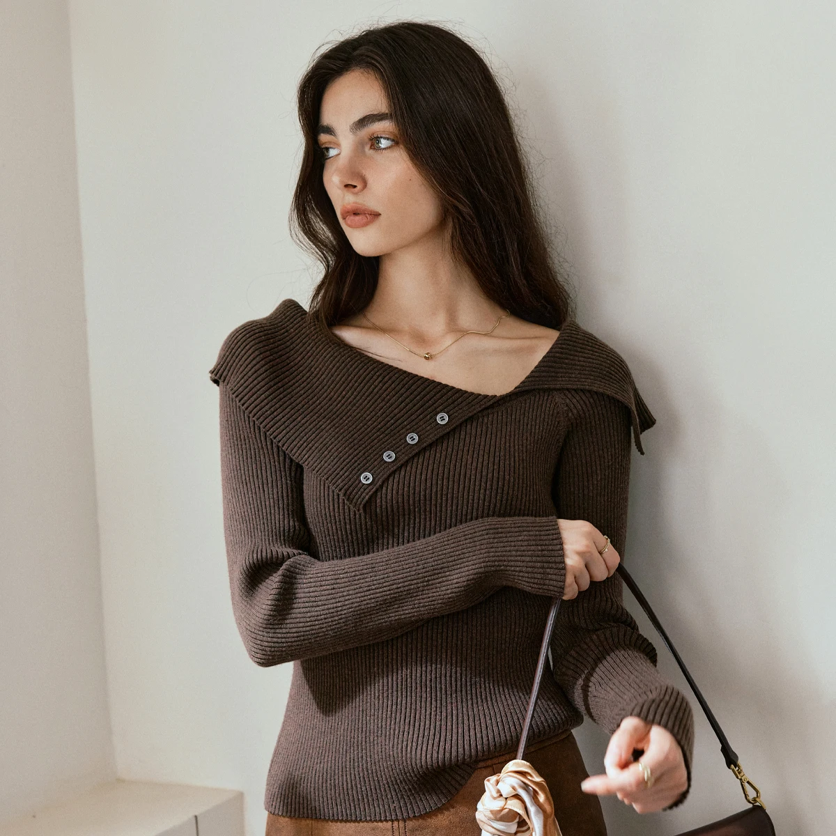 OLrain مائل الرقبة سترة المرأة 2025 الخريف أنيقة طويلة الأكمام البلوز غير المتكافئة زر امرأة تصميم تريكو O57QZ000936 #3