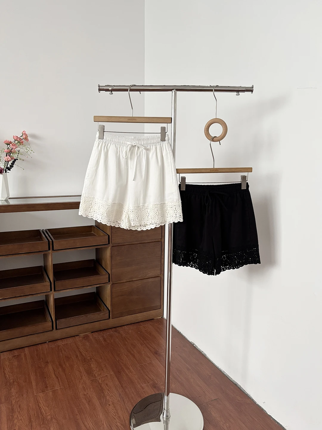 

High Waist Lace Trim Linen Shorts Women's Loose Fit Versatile A-Line Casual Pants Summer 2026 Polyester Fiber Ladies