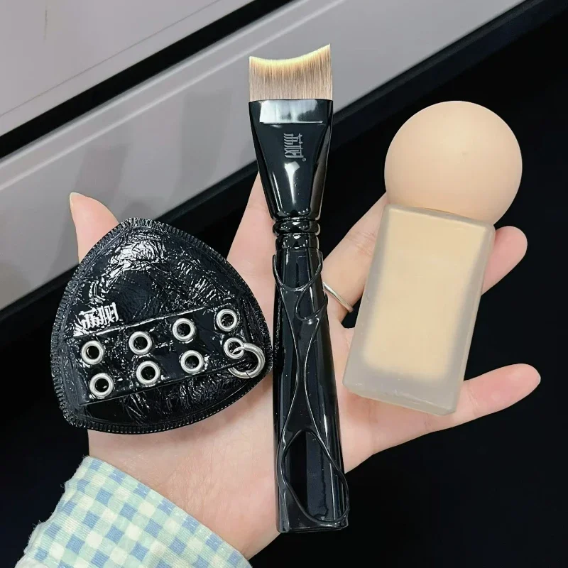 طقم منتفخ مكياج مكون من قطعتين من Lishu، وسادة هوائية على شكل أناناس أسود