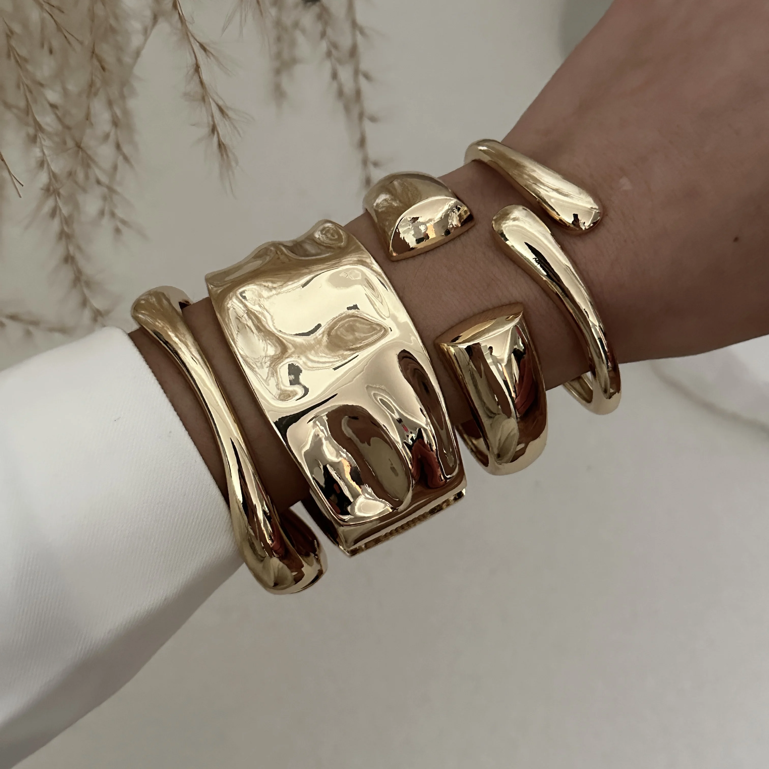 Exaggerated Irregular Chunky Cuff Bangle Bracelets for Women Simple Glossy Metal Jewelry Party Office Wrist Gift Accessories