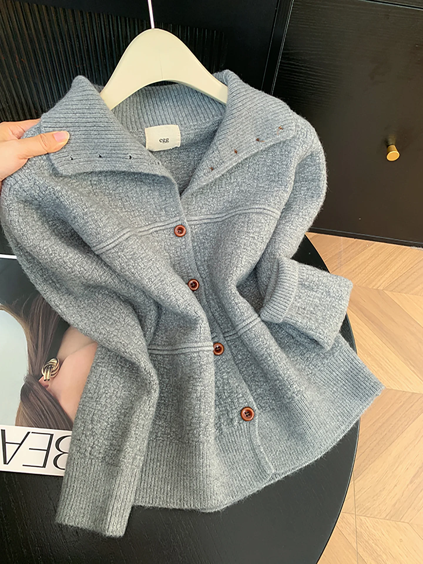 أزياء بسيطة الياقة المدورة واحدة الصدر سترة مشغولة من الصوف المرأة كسول نمط فضفاض عارضة طويلة الأكمام سترة معطف الإناث قمم