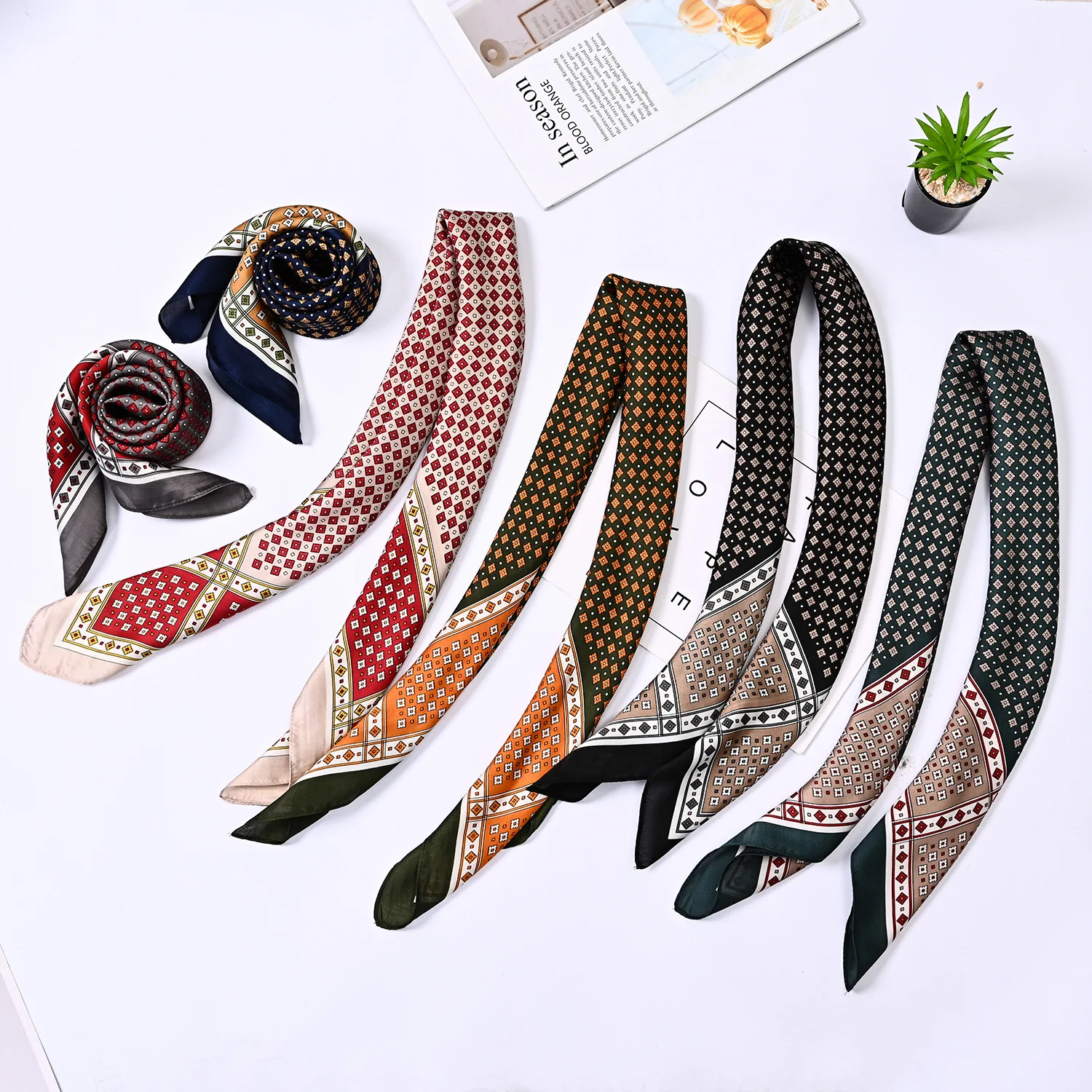 Grid Ideas Geometric Printing Square Scarf Decorative Headscarf Clothing 70cm Shawl Headscarf Fashionable and Elegant