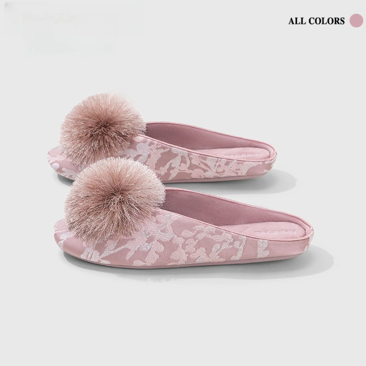 شباشب منزلية داخلية لتزيين كرة الشعر للسيدات على الطراز الوطني مطرزة غير قابلة للانزلاق من القطن الفاخر الصامت