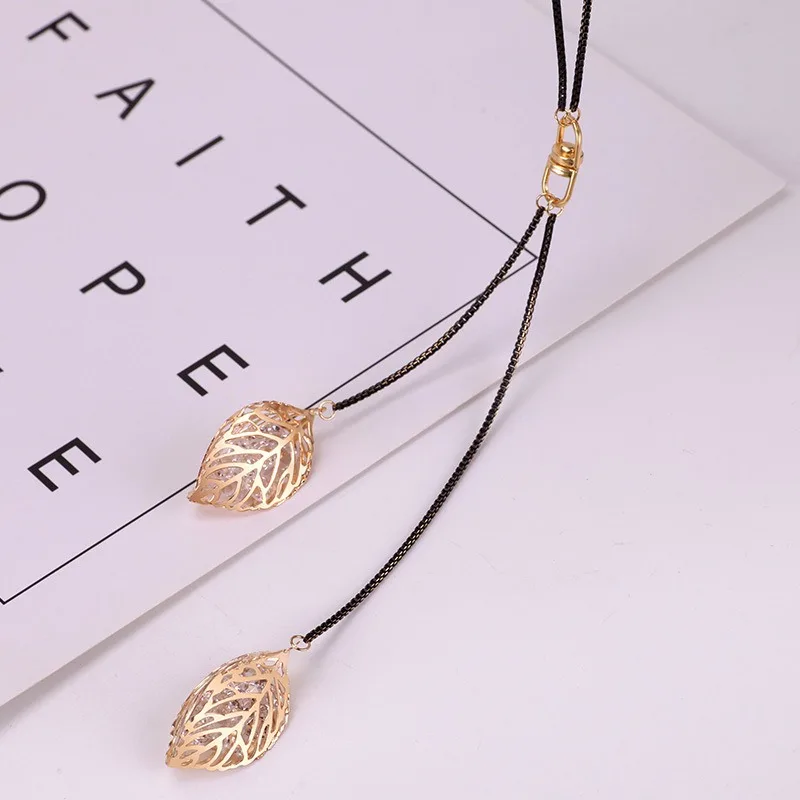 

A versatile double-leaf tassel crystal necklace for long autumn and winter, a sweater chain leaf sweater pendant
