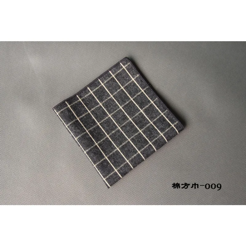 Sciarpa quadrata piccola a righe scozzesi in cotone da uomo Asciugamano da tasca per abito versatile Fazzoletto in poliestere alla moda 23 * 23 cm