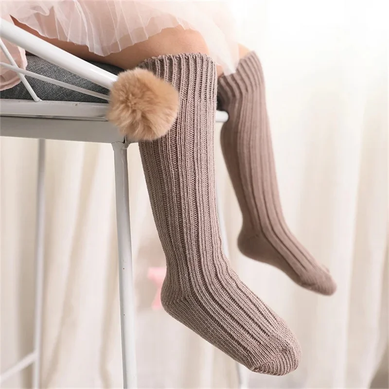 0-7 anni calzini per bambina calzini per bambini in cotone tinta unita con palla di pelo al ginocchio per ragazze calze invernali calde lavorate a