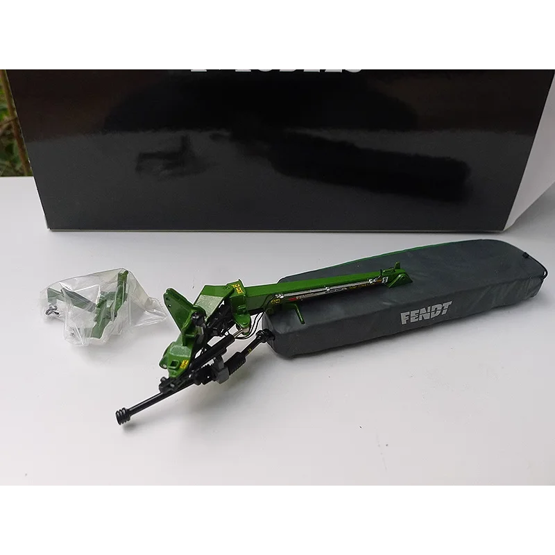 نماذج دييكاست مارج بمقياس 1:32 قطاعة Fendt 4080 TL Fendt جزازة العشب ملحقات جرار نموذج سيارة معدني لعبة قابلة للجمع