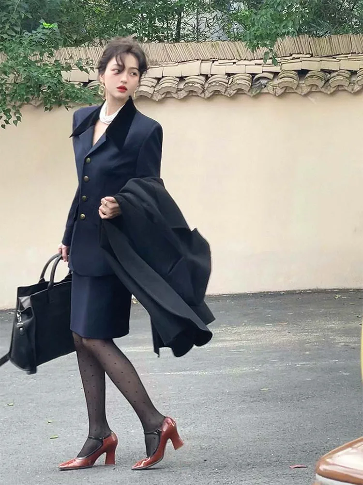 

Комплект из двух предметов Early Spring Salt System: роскошный минималистичный женский деловой костюм, модный элегантный ансамбль