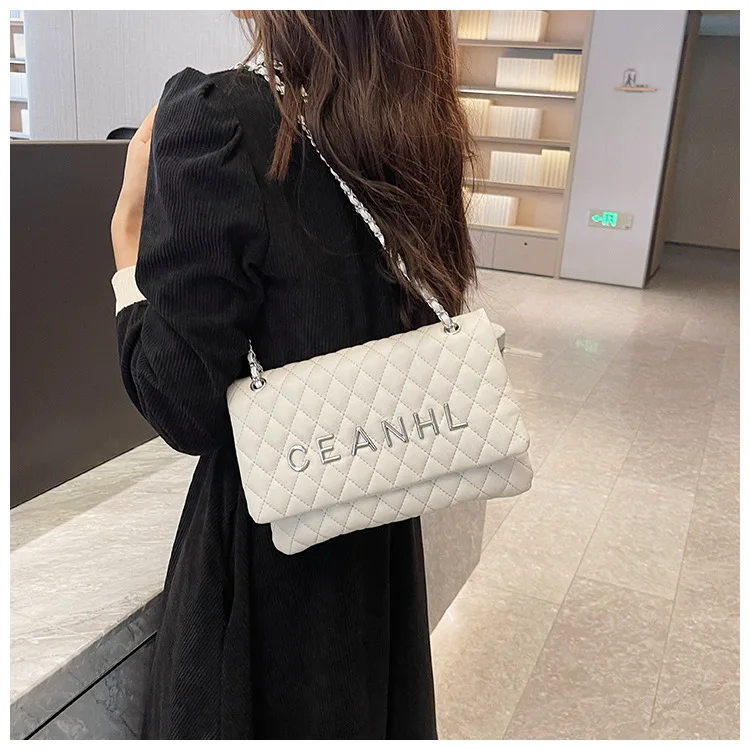 

2025 New! Women's Quilted Chain Bag with Embroidery, Fashionable Hobo Style, Large Capacity Shoulder/Crossbody
