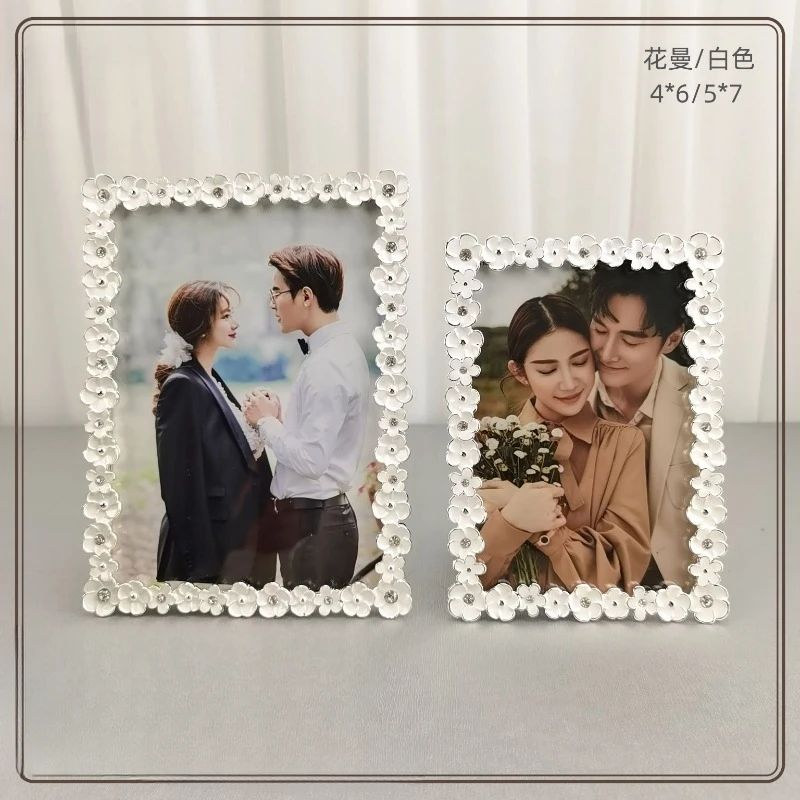 Simple zinc alloy photo frame manufacturer wholesales 6-inch 7-inch colored white children's wedding photo decorations