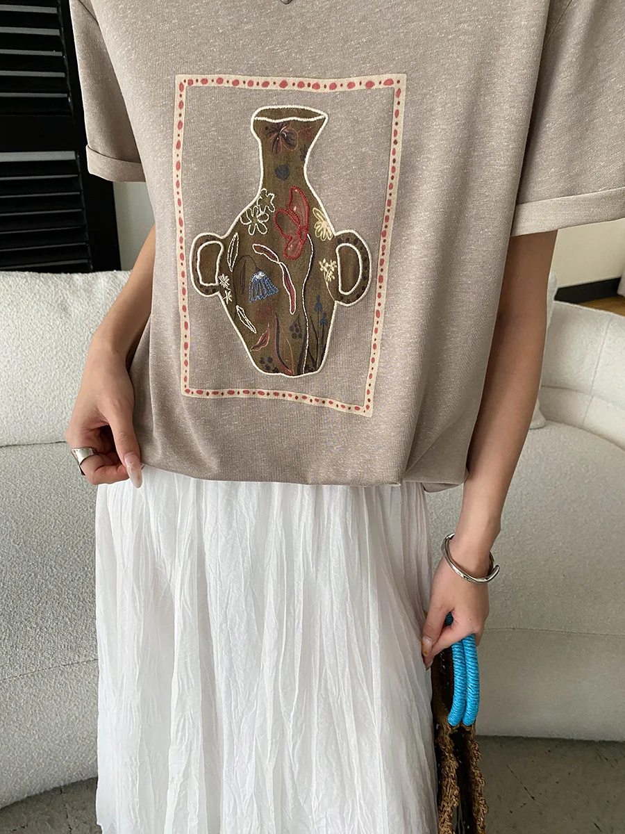 Sommerliches Damen-T-Shirt in einfarbigem Retro-Stil mit Vase-Stickerei, Rundhalsausschnitt, lockerer, schlank machender, vielseitiger Schnitt und kurzen Ärmeln. – Detail 17