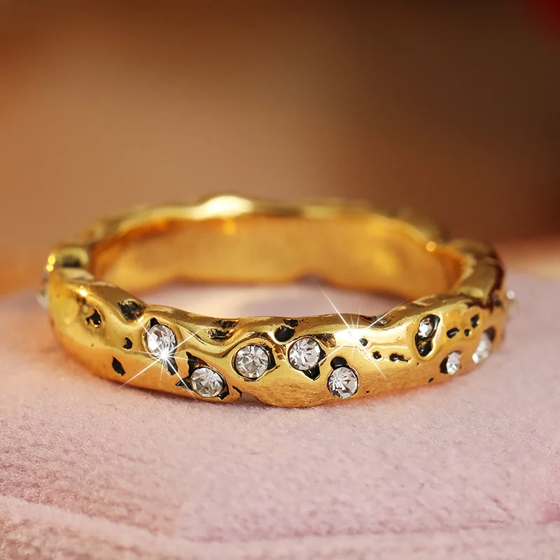 Fashion Irregular Texture Ring For Women Inlaid with Synthetic Zircon Vintage and Niche Style Ring Daily Casual Jewelry Gifts