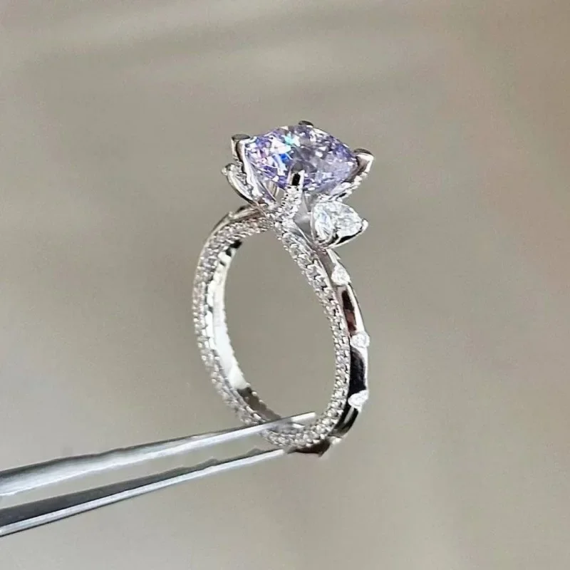 

Сверкающие глянцевые серебряные кольца 925, инкрустация с четырьмя когтями, фиолетовые бриллиантовые кольца, легкие роскошные и великолепные обручальные кольца с аметистом, ювелирные изделия