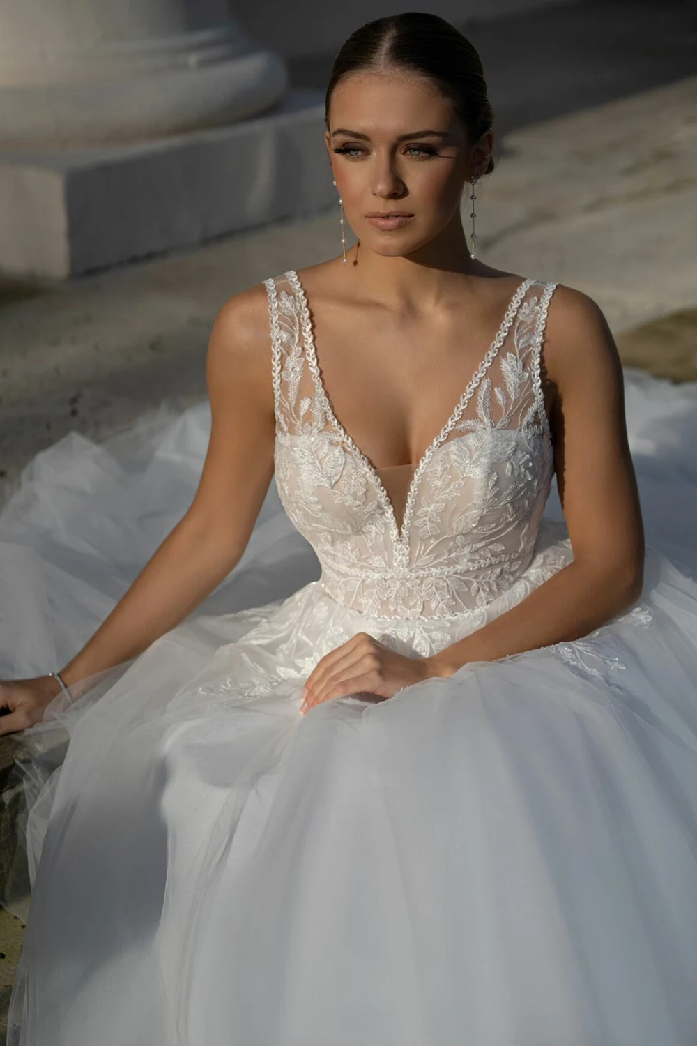 فساتين زفاف على شكل حرف A بدون أكمام بدون ظهر فستان زفاف على شكل حرف V دانتيل زينة تول طول الأرض فساتين العرائس حسب الطلب