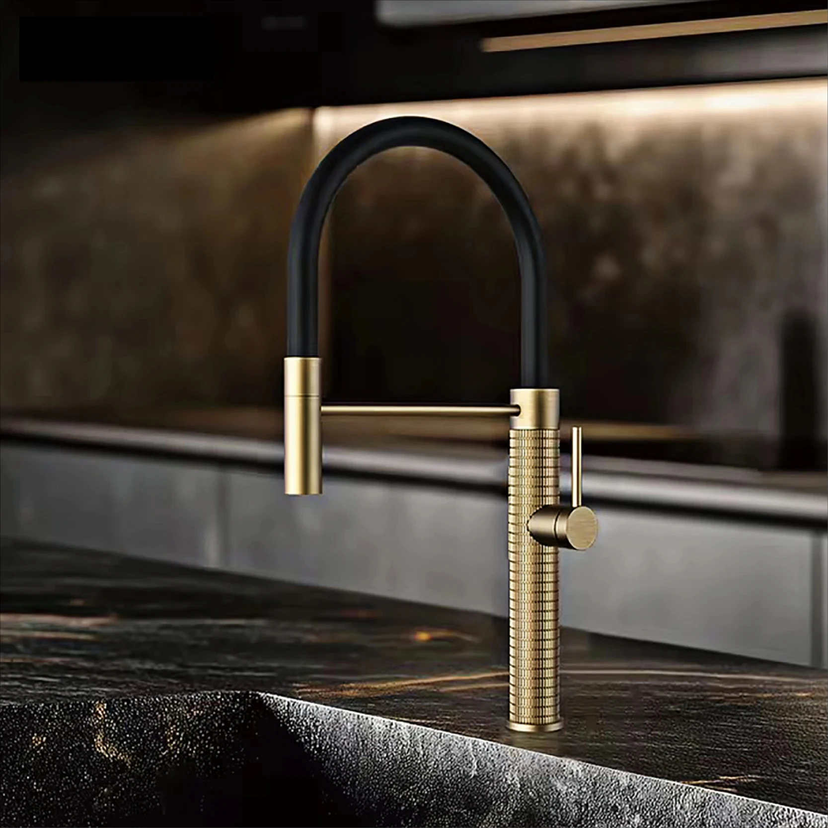 Luxury Brass Brushed Gold Kitchen Faucet Modern One Handle Ceramic Cartridge Hot/Cold Water Pull Out Spray 360 Swivel Sink Tap
