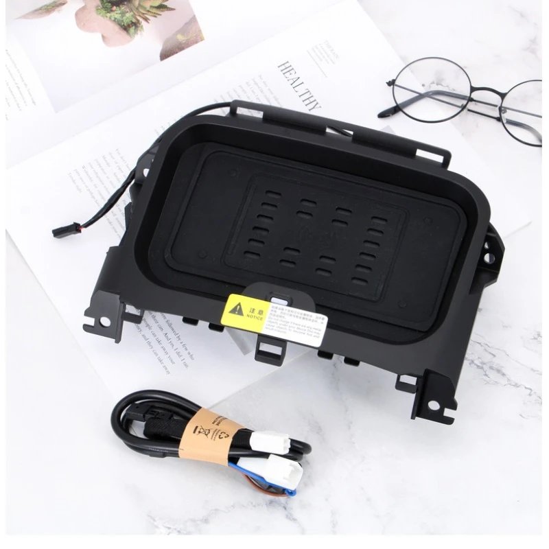For 2023 Toyota Allion Levin Modified Car Center Console Wireless Charger Mobile Phone Holder Q-I Magnetic Fast Charging Pad