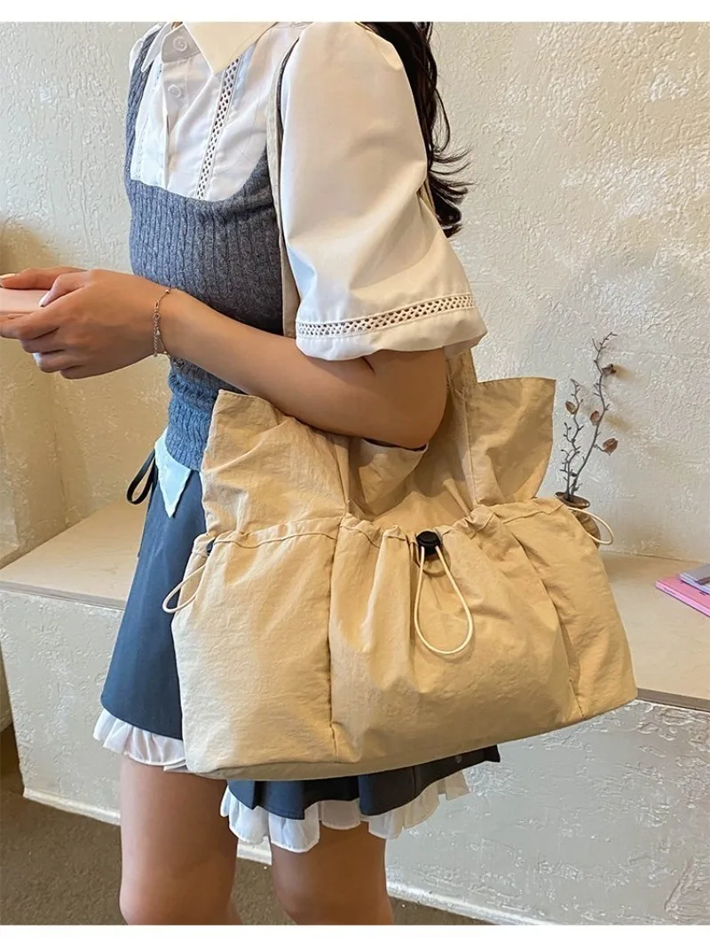 CEEKAY Solid Wrinkle Tragetasche mit Kordelzug, seitlicher elastischer Verschluss, breiter Stoffriemen, für Damen, Alltag, Schule, große lässige Schultertasche – Detail 7